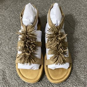 NIB Minnetonka Sandals